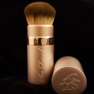 -Final Price- Too Faced retractable kabuki brush